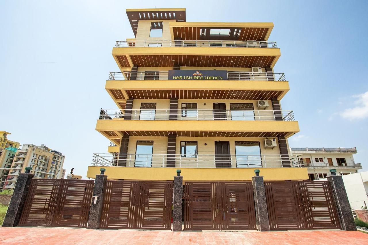 Hotel Capital O Harish Residency Gurgaon Esterno foto