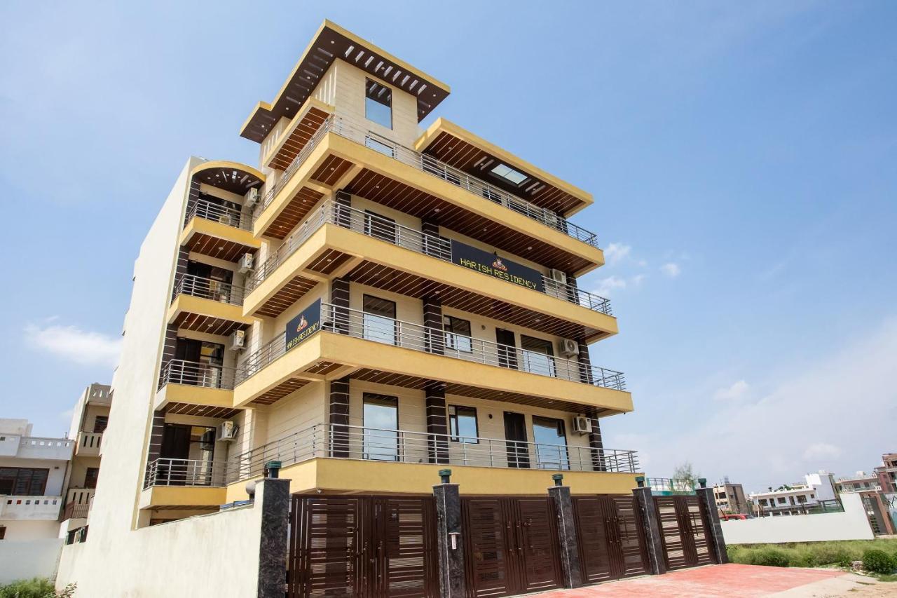 Hotel Capital O Harish Residency Gurgaon Esterno foto