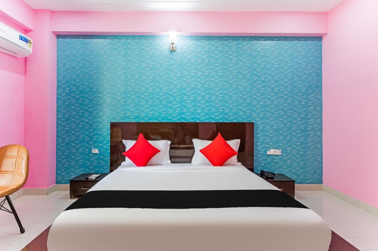 Hotel Capital O Harish Residency Gurgaon Esterno foto