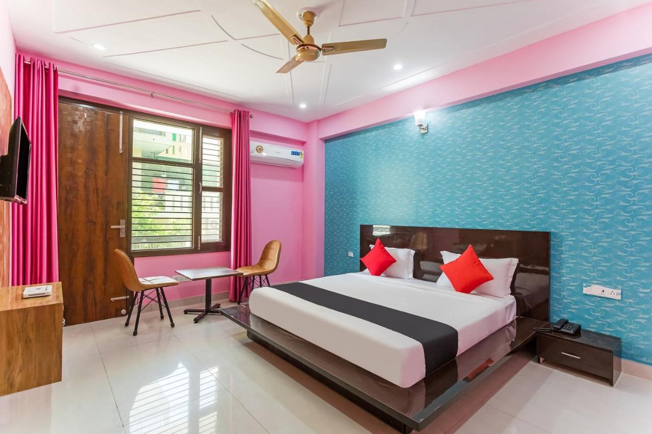 Hotel Capital O Harish Residency Gurgaon Esterno foto