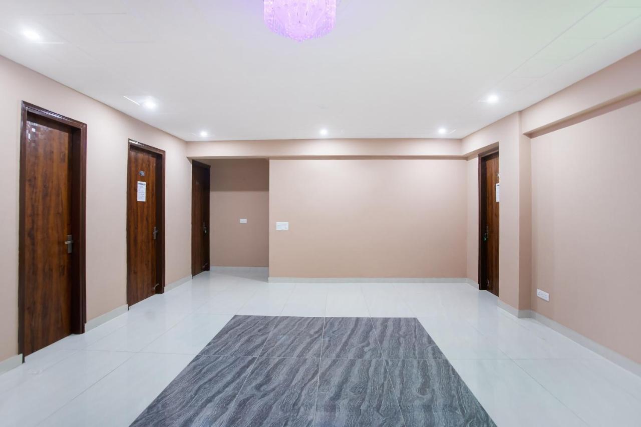 Hotel Capital O Harish Residency Gurgaon Esterno foto