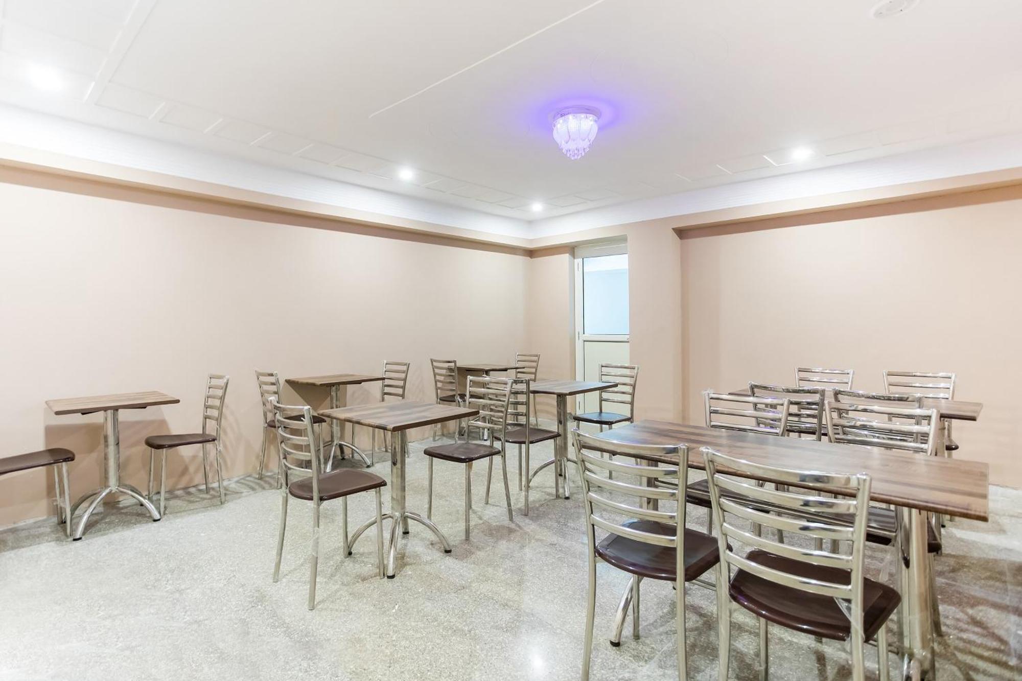 Hotel Capital O Harish Residency Gurgaon Esterno foto